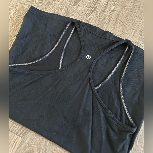 Lululemon Cool Racerback Black Floral Tank Size Medium - Picture 1 of 4